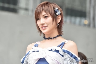 元AKB48岡田奈々、美肩＆ウエスト披露 タトゥーシールのぞく衣装姿に「ドキッとした」の声