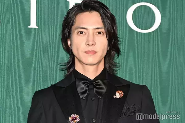 山下智久、公園・コインパーキング…変装なし街中ショットに驚きの声「普通にいてびっくり」「遭遇したい」
