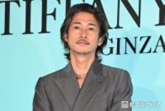 PINKY、夫・窪塚洋介らとの家族花見ショット公開「美男美女すぎる」「絵になる」の声