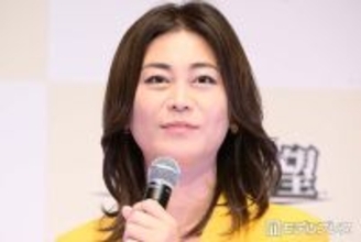 氷川きよし、爽やか白シャツでデコルテ＆美背中披露「立ち姿が格好良い」「色っぽい」の声
