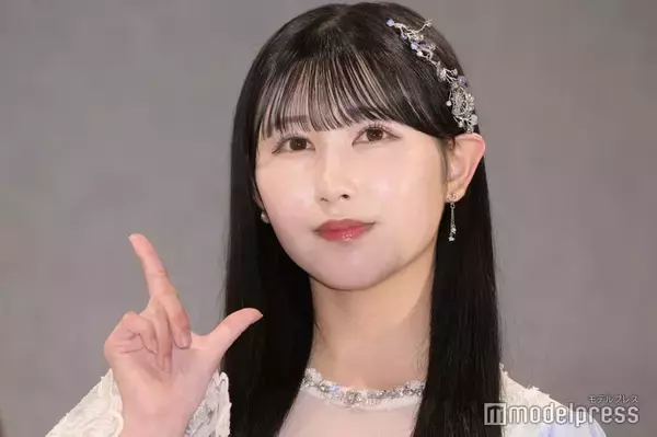 ＝LOVE山本杏奈、ミニスカ×ロングブーツで美スタイル際立つ「肩出しも可愛い」「脚綺麗」