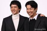 「仲野太賀＆池松壮亮「ほっぺにキスまでなら」手繋ぎ登場で終始仲良しオーラ全開 アクションシーンでは“泥臭さ”意識【豊臣兄弟！】」の画像1
