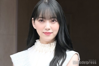 堀未央奈、ミニスカから美脚披露 全身黒コーデに「脚の長さが異次元」「全部が絵になる」の声