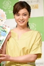 平愛梨、赤髪オン眉パッツン姿が話題 妹・平祐奈も絶賛「かーわーいー」