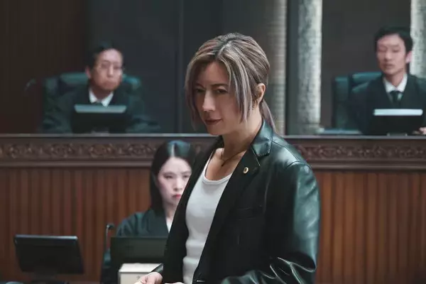 【ブラックトリック～裁きを操る弁護人～ 第1話】天才弁護士・浦真鷲直人（GACKT）、裁判を勝利に導く かつてない頭脳戦が開幕