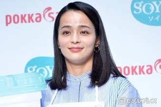 加藤ローサ、ゆで卵使ったお家ごはん＆アスパラ肉巻き公開「顔みたいに見える」「夏向きで食べてみたい」と反響