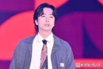 河合郁人「ガルアワ」サプライズ登場で投げキス披露 グレージャケット＆個性派ネクタイでクールな雰囲気【ガルアワ2026SS】