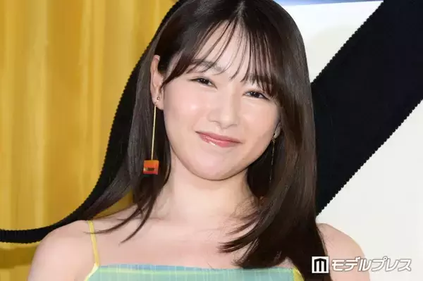 桜井日奈子、美背中ざっくり黒ドレスショット公開「圧倒的オーラ」「大胆な衣装」の声