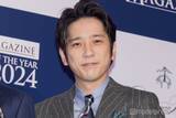 「二宮和也、岡田准一撮影の「同期で同い年」人気俳優との肩組みショット公開「存在が奇跡みたい」「GANTZ思い出す」の声」の画像1