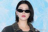 「三吉彩花、エッジ効いたコーデで登場 TWS・HAUM（KiiiKiii）らも出席」の画像1