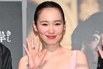 飯豊まりえ、まっすぐ美脚際立つ全身ショットが話題「骨格から憧れ」「美しすぎる」