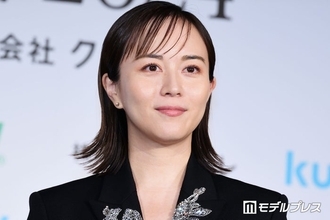 比嘉愛未「野菜たっぷりオムレツと抹茶ラテ」朝食ショット公開「おしゃれなカフェみたい」「身体に優しそう」と反響