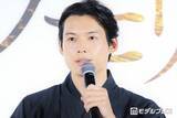 「SixTONES松村北斗、喧嘩した“相手”明かす「僕の言い草を真似するようになってきて」【白鳥とコウモリ】」の画像1