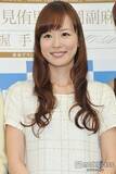 「皆藤愛子、美背中のぞく振り向きショットに絶賛の声「大人の色気すごい」「肩から背中のラインに目が釘付け」と反響」の画像1