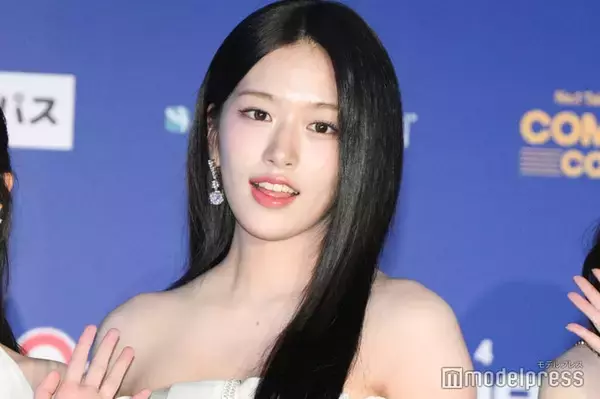 IVEユジン、ベアトップドレス姿で美デコルテ輝く「女神級の美しさ」「レベチ」とファン悶絶