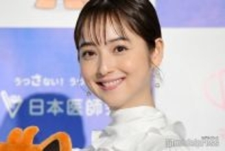 佐々木希「ずっとやりたかった」母から教えてもらった編み物披露「親子揃って器用」「完成が楽しみ」と注目集まる