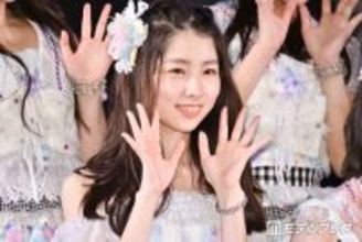 AKB48メンバー、美脚際立つタイトミニスカ衣装に絶賛の声「ほぼ脚」「スタイル抜群」