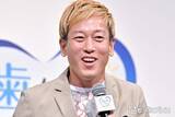 「2児の父・じゅんいちダビッドソン、息子たちとW杯テレビ観戦 親子3ショットに「親近感わく光景」「微笑ましい」の声」の画像1