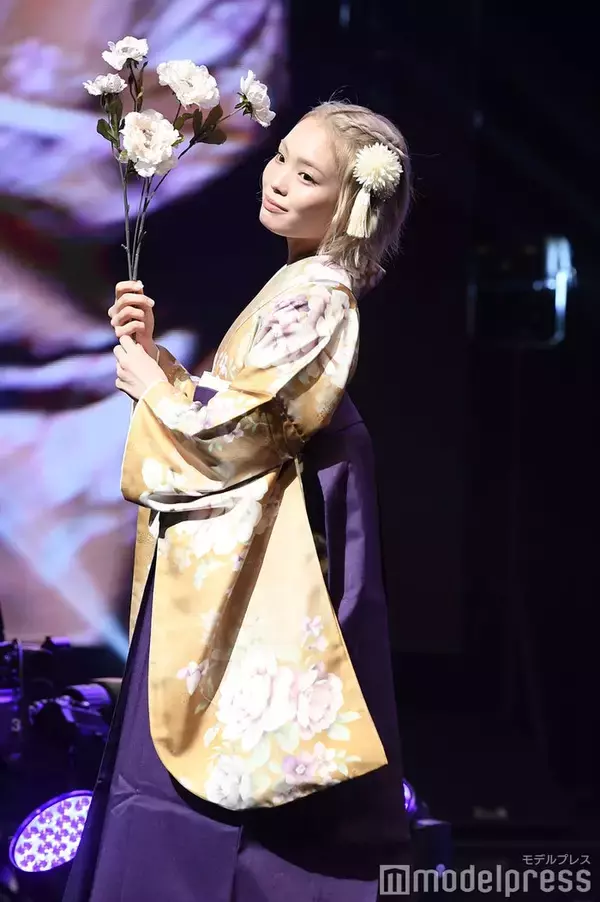「今日好き」田中陽菜、金髪×和服で美しさ際立つ「大人の色気出てる」と反響【学生ランウェイ】