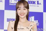 「前田希美「久々に一緒に写真撮りました」車内での夫婦2ショットに反響「美男美女」「オシャレな2人」」の画像1