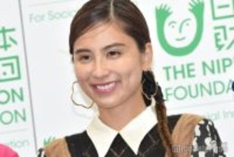 第2子妊娠中のラブリ、ふっくらお腹披露 愛娘との2ショットに「幸せが伝わる」「自然体で美しい」と反響