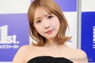 三上悠亜、ミニ丈で抜群プロポーション披露「お顔小さい」「スタイル良すぎ」と驚きの声