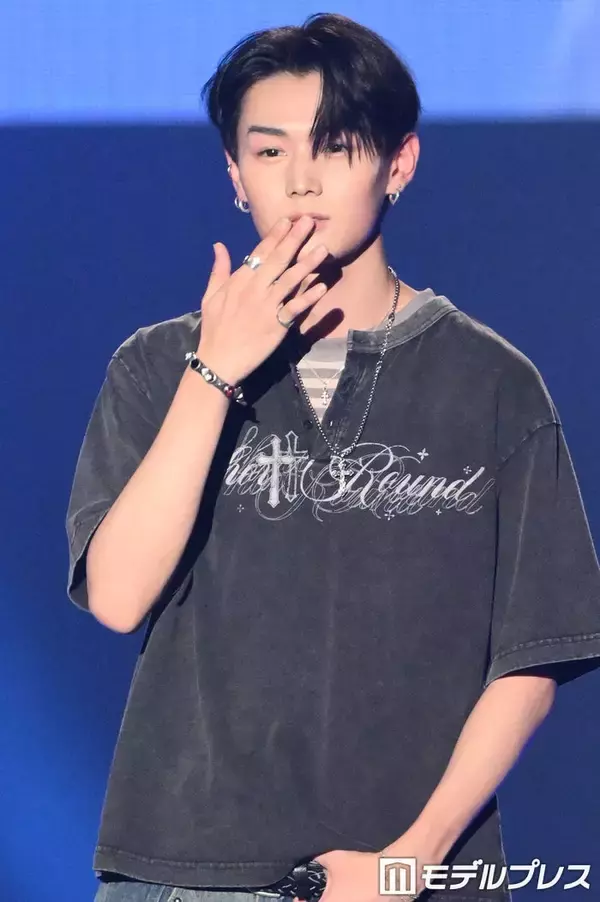 WILD BLUE鈴陽向、かき上げ＆投げキスで会場悩殺【TGC松山2026】