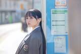 「乃木坂46川崎桜1st写真集、グレー制服でセンター楽曲「17分間」オマージュ 1st写真集先行カット第5弾解禁【エチュード】」の画像1