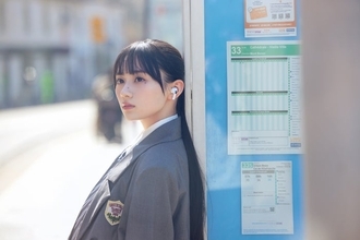 乃木坂46川崎桜1st写真集、グレー制服でセンター楽曲「17分間」オマージュ 1st写真集先行カット第5弾解禁【エチュード】