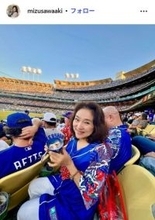 水沢アキ、20年ぶりアメリカから帰国の俳優長男との2ショット公開「イケメン」「活躍が楽しみ」と反響