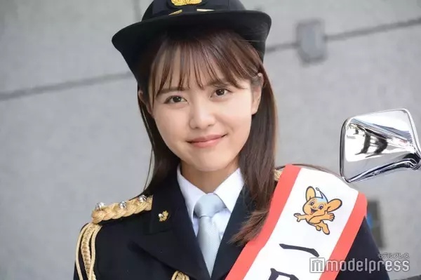 「ミス青学」準グランプリ・新田さちか、ミニスカ×タイツで美脚際立つ「自然体で素敵」「絵になる」の声