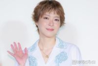 上野樹里、オン眉ショート×ハイトーンで雰囲気ガラリ ほっそり美脚も披露