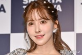 三上悠亜、美ウエストチラリの純白セットアップ姿「スタイル抜群」「天使みたい」の声