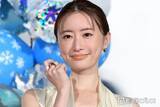 「松本まりか、1.5億円ダイヤ身につけた美デコルテ際立つ純白ドレス姿「女神」「宝石に負けない輝き」」の画像1