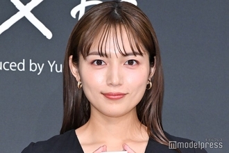 川口春奈、美脚透ける黒ストッキング×ミニスカ姿披露「大人可愛い」「天才的にオシャレ」と反響