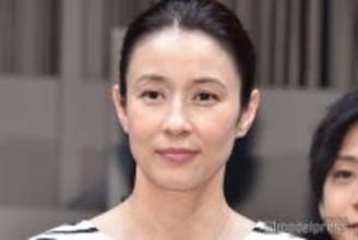 水野美紀、網トップスで素肌透ける「相変わらず綺麗」「着こなしてるの凄い」の声