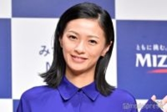 榮倉奈々、15キロのダンベル持ち上げ腹筋トレーニング「ストイック」「すごすぎる」と話題に