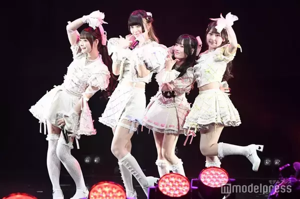 バズ曲連発・きゅるりんってしてみて「学生ランウェイ」初登場 6曲披露で会場沸かす【学生ランウェイ】