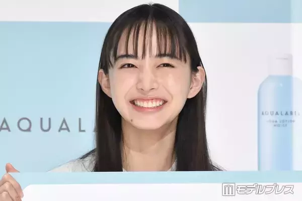 井桁弘恵、ほっそり二の腕際立つノースリーブ姿でJリーグ観戦「カジュアルコーデ可愛すぎる」「スタイル抜群」と反響