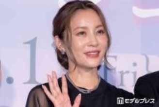 瀬戸朝香、ダークネイビーへのヘアチェンジ報告「雰囲気違う」「美しさが増してる」と絶賛の声