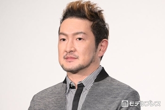 中村獅童、長男・陽喜くんの楽屋で次男・陽喜くんの躍動感たっぷりショット公開「ジャンプ力凄すぎる」「お兄ちゃんびっくりしてて可愛い」