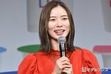 「朝日奈央、膝丈ボトムスから美脚スラリ「スタイル良すぎ」「脚のラインが美しい」の声」の画像1