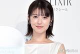 「浜辺美波「親友とプチ旅行」駅ホームプライベートショットに「普通にいてびっくり」「オーラ隠しきれてない」と驚きの声」の画像1