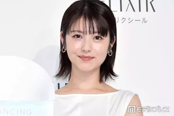 浜辺美波「親友とプチ旅行」駅ホームプライベートショットに「普通にいてびっくり」「オーラ隠しきれてない」と驚きの声