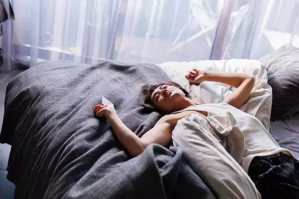 赤西仁＆中村ゆりが濃厚キス「匿名の恋人たち」セクシーすぎて全カットされたベッドシーン公開「とんでもない色気」「メロすぎる」