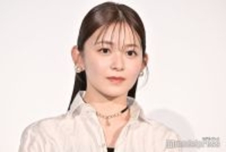 久間田琳加、腰まで入った大胆スリットから美脚見せ「セクシー」「身体の半分以上が脚」