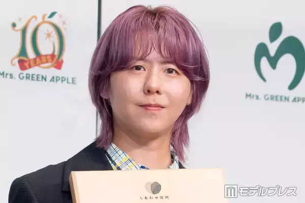 ミセス藤澤涼架、胸元ざっくりスーツ姿に視線集中「大人の魅力」「雰囲気変わる」