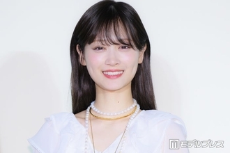 山下美月、ミニ丈ボトムスから伸びる美脚に釘付け「圧倒的な透明感」「細くて長くて綺麗すぎる」の声
