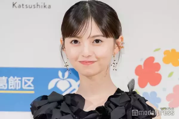 齋藤飛鳥、変形トップスから素肌輝く「異次元の可愛さ」「華奢」と反響続々