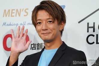 大倉士門、イケメン弟とともに祖母の米寿お祝い 密着3ショットに「兄弟そっくり」「みんな笑顔が素敵」の声